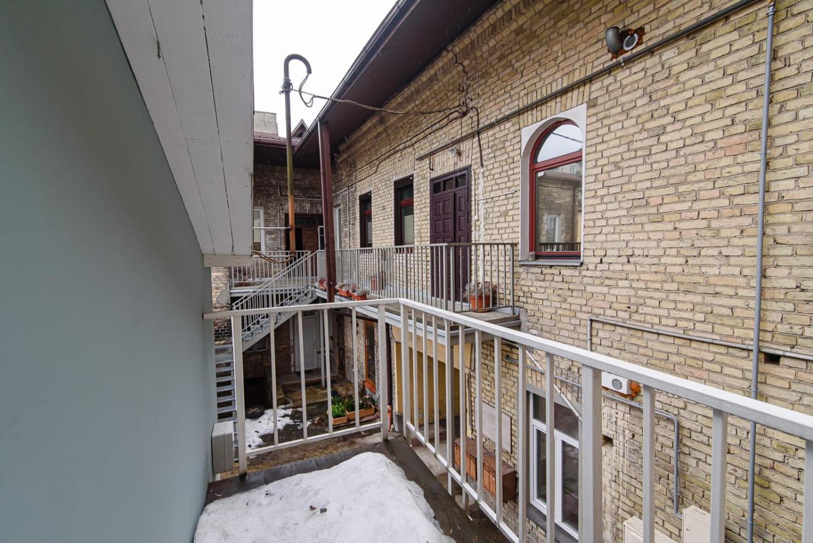 Paneriu 14, Free Parking